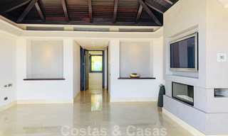 Prachtige villa met panoramisch zeezicht te koop in een prestigieus 5* golfresort op de New Golden Mile, tussen Marbella en Estepona 23332 