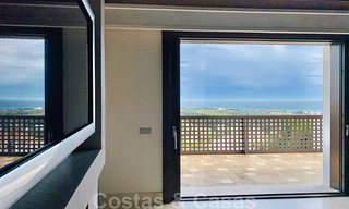 Prachtige villa met panoramisch zeezicht te koop in een prestigieus 5* golfresort op de New Golden Mile, tussen Marbella en Estepona 23333 