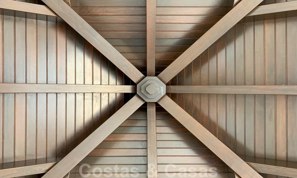 Prachtige villa met panoramisch zeezicht te koop in een prestigieus 5* golfresort op de New Golden Mile, tussen Marbella en Estepona 23334