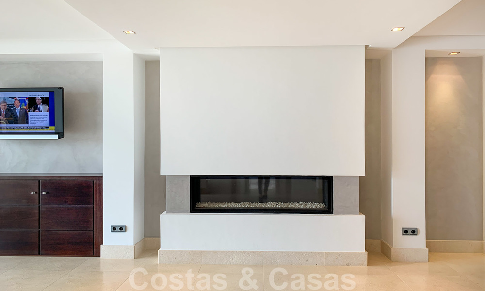 Prachtige villa met panoramisch zeezicht te koop in een prestigieus 5* golfresort op de New Golden Mile, tussen Marbella en Estepona 23338