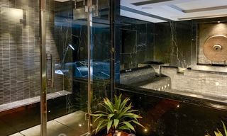 Prachtige villa met panoramisch zeezicht te koop in een prestigieus 5* golfresort op de New Golden Mile, tussen Marbella en Estepona 23344 