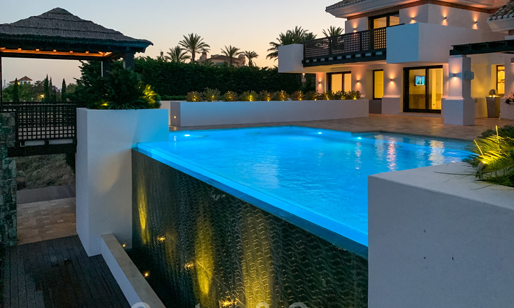 Prachtige villa met panoramisch zeezicht te koop in een prestigieus 5* golfresort op de New Golden Mile, tussen Marbella en Estepona 23345