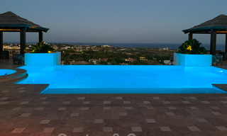 Prachtige villa met panoramisch zeezicht te koop in een prestigieus 5* golfresort op de New Golden Mile, tussen Marbella en Estepona 23347 