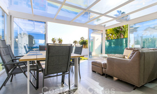 Eerstelijns strand villa te koop met prachtig zeezicht aan de New Golden Mile, tussen Marbella en Estepona 23470 