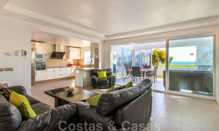 Eerstelijns strand villa te koop met prachtig zeezicht aan de New Golden Mile, tussen Marbella en Estepona 23478 