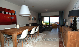 Luxe Appartementen te koop in Royal Flamingos met schitterend uitzicht over de golf en de zee in Marbella - Benahavis 23592 