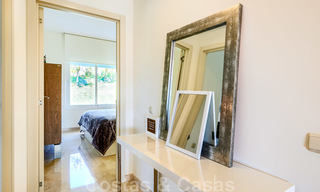Eigentijds hoekappartement te koop in exclusief residentieel project met privé-lagune, Casares, Costa del Sol 23596 