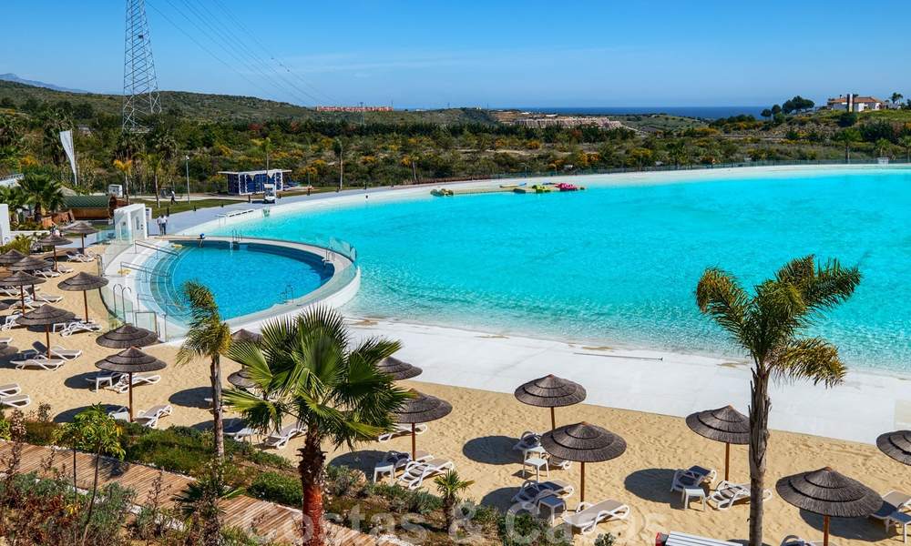 Eigentijds hoekappartement te koop in exclusief residentieel project met privé-lagune, Casares, Costa del Sol 23622