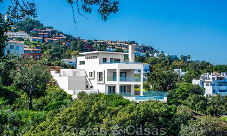 Moderne villa met prachtig berg- en zeezicht te koop in de heuvels van Oost-Marbella 23640