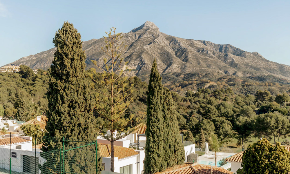 Elegant gerenoveerde schakelwoning te koop in Aloha, Nueva Andalucia, Marbella 23791