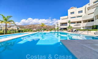 Ruime moderne luxe eerstelijnsgolf appartementen met een prachtig golf- en zeezicht te koop in Marbella - Benahavis 24064 