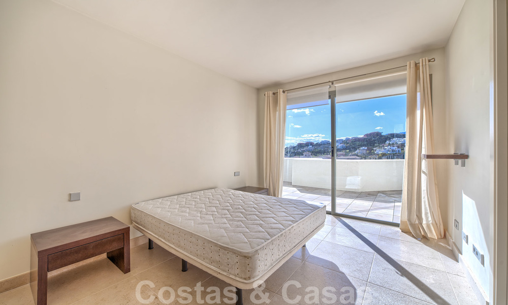 Ruime moderne luxe eerstelijnsgolf appartementen met een prachtig golf- en zeezicht te koop in Marbella - Benahavis 24069
