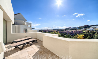 Ruime moderne luxe eerstelijnsgolf appartementen met een prachtig golf- en zeezicht te koop in Marbella - Benahavis 24073 