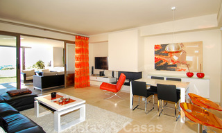 Moderne ruime luxeappartementen met golf- en zeezicht te koop in Marbella - Benahavis 24557 