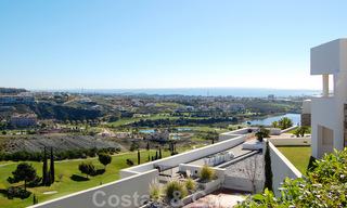 Moderne ruime luxeappartementen met golf- en zeezicht te koop in Marbella - Benahavis 24577 