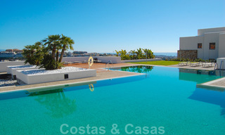 Moderne ruime luxeappartementen met golf- en zeezicht te koop in Marbella - Benahavis 24582 