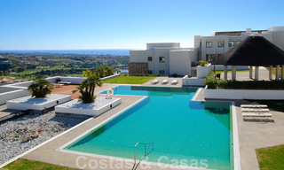 Moderne ruime luxeappartementen met golf- en zeezicht te koop in Marbella - Benahavis 24588 