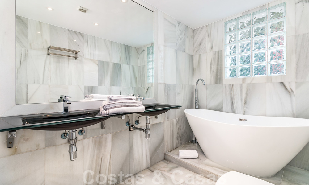 Stijlvolle luxe villa in Art Deco stijl te koop in Nueva Andalucia, Marbella. Dringende verkoop! 24145