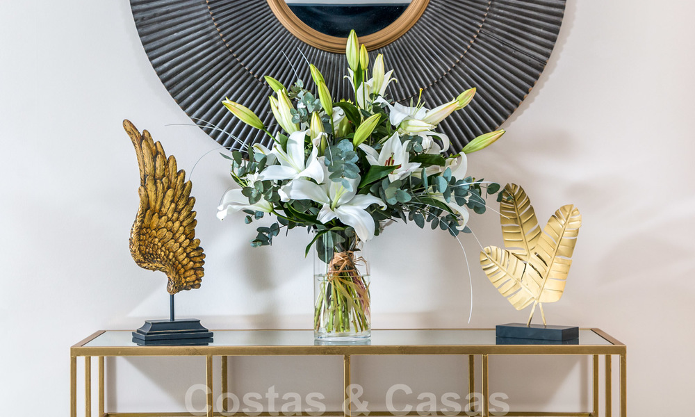 Stijlvolle luxe villa in Art Deco stijl te koop in Nueva Andalucia, Marbella. Dringende verkoop! 24159