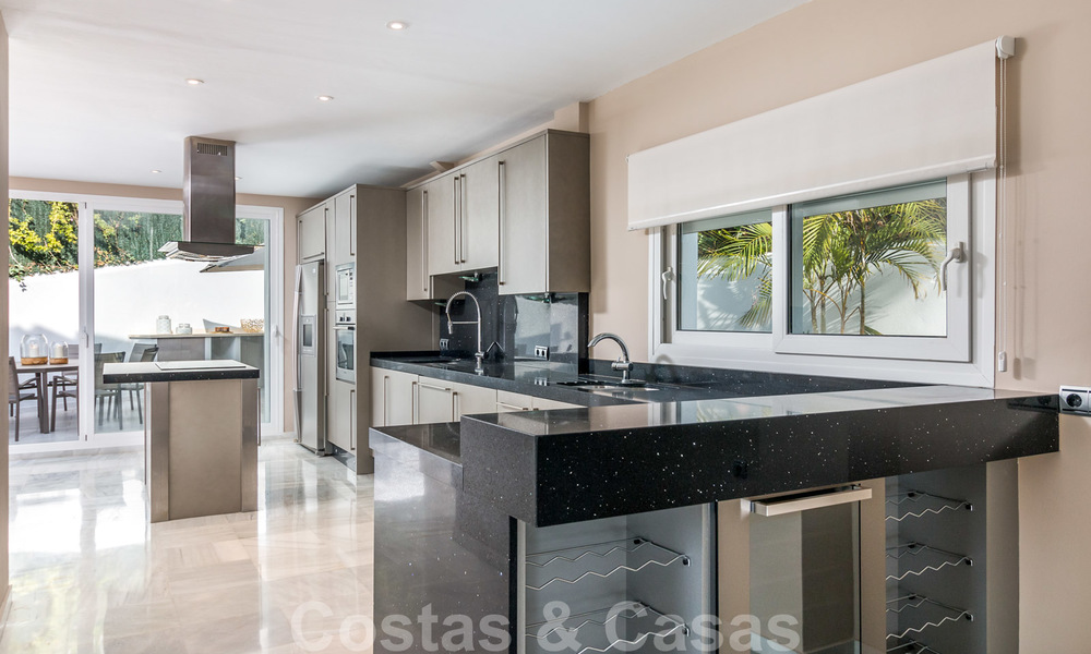 Stijlvolle luxe villa in Art Deco stijl te koop in Nueva Andalucia, Marbella. Dringende verkoop! 24165