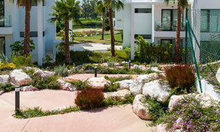 Te koop in Atalaya Hills: Appartementen in moderne stijl met uitzicht op de golf en zee in Benahavis - Marbella 24228 