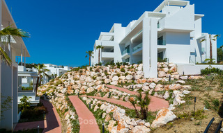 Te koop in Atalaya Hills: Appartementen in moderne stijl met uitzicht op de golf en zee in Benahavis - Marbella 24231 