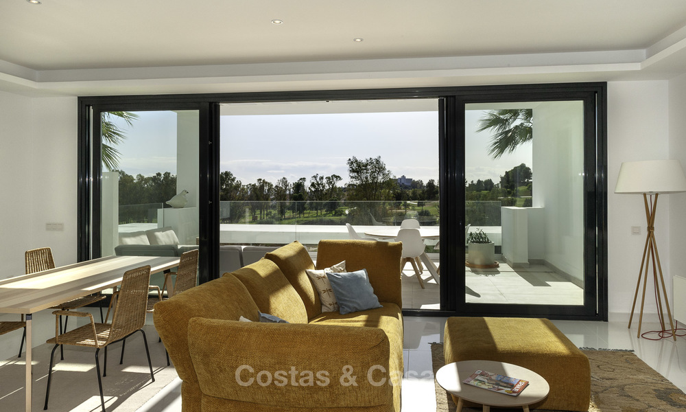 Te koop in Atalaya Hills: Appartementen in moderne stijl met uitzicht op de golf en zee in Benahavis - Marbella 24249