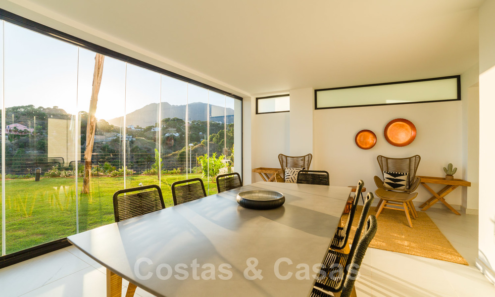 Elegante, nieuwe moderne appartementen met panoramisch berg- en zeezicht te koop in de heuvels van Estepona 24374
