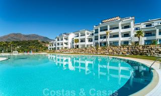 Elegante, nieuwe moderne appartementen met panoramisch berg- en zeezicht te koop in de heuvels van Estepona 24381 