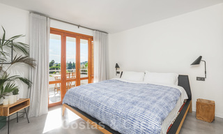 Elegant, gerenoveerd appartement te koop, direct aan de golfbaan in Nueva Andalucia te Marbella 24326 