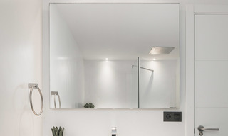 Elegant, gerenoveerd appartement te koop, direct aan de golfbaan in Nueva Andalucia te Marbella 24328 