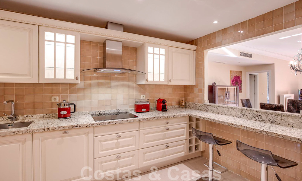 Luxe appartement in een eerstelijnstrand complex te koop in San Pedro Playa, op loopafstand van het voorzieningen en het centrum van San Pedro, Marbella 24339