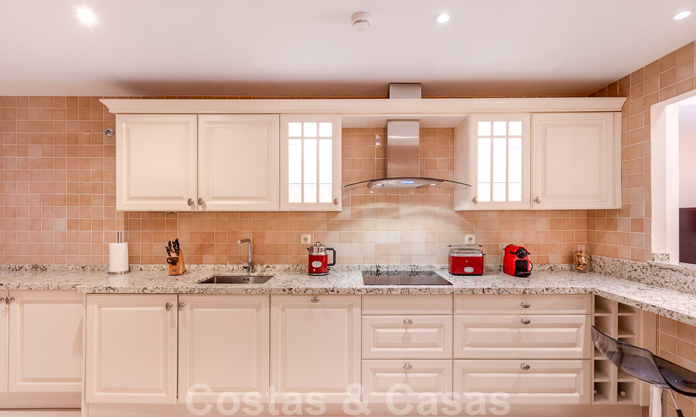 Luxe appartement in een eerstelijnstrand complex te koop in San Pedro Playa, op loopafstand van het voorzieningen en het centrum van San Pedro, Marbella 24340