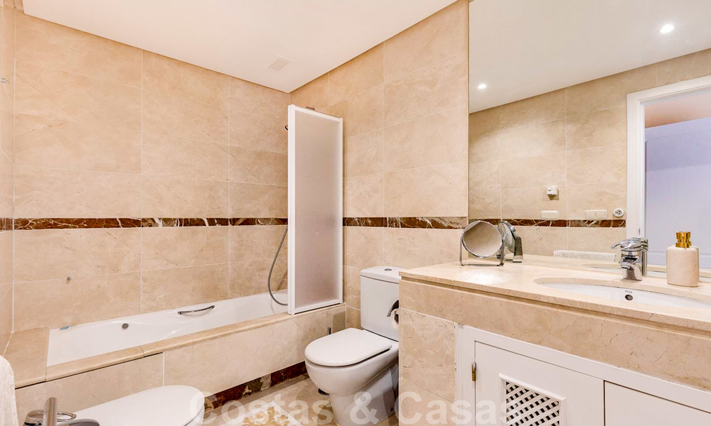 Luxe appartement in een eerstelijnstrand complex te koop in San Pedro Playa, op loopafstand van het voorzieningen en het centrum van San Pedro, Marbella 24344