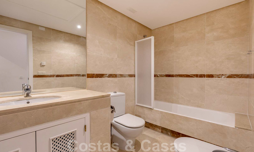 Luxe appartement in een eerstelijnstrand complex te koop in San Pedro Playa, op loopafstand van het voorzieningen en het centrum van San Pedro, Marbella 24346