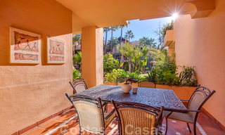 Luxe appartement in een eerstelijnstrand complex te koop in San Pedro Playa, op loopafstand van het voorzieningen en het centrum van San Pedro, Marbella 24355 