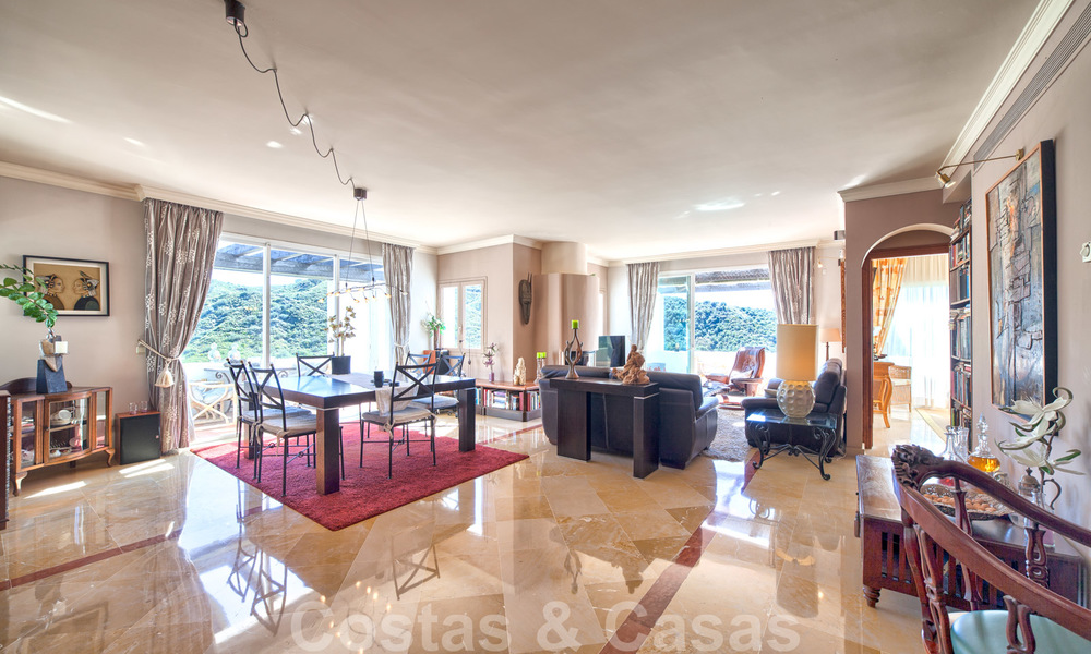 Prachtig penthouse appartement in exclusief, omheind frontlinie-golfcomplex met panoramisch uitzicht in La Quinta, Benahavis - Marbella 24421