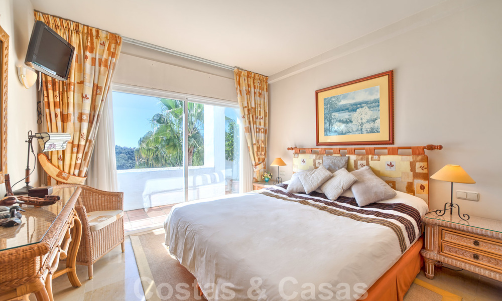Prachtig penthouse appartement in exclusief, omheind frontlinie-golfcomplex met panoramisch uitzicht in La Quinta, Benahavis - Marbella 24423