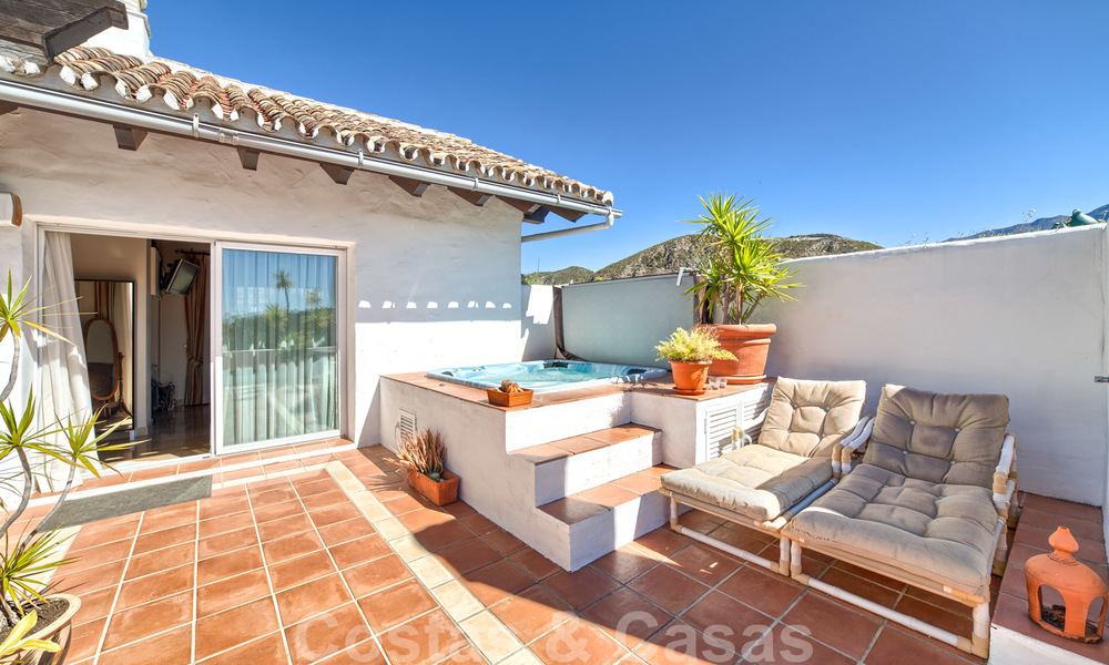 Prachtig penthouse appartement in exclusief, omheind frontlinie-golfcomplex met panoramisch uitzicht in La Quinta, Benahavis - Marbella 24439