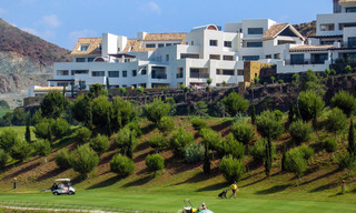 TEE 5 : Ruime moderne luxe eerstelijnsgolf appartementen met een prachtig golf- en zeezicht te koop in Marbella - Benahavis 24521 