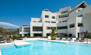 TEE 5 : Ruime moderne luxe eerstelijnsgolf appartementen met een prachtig golf- en zeezicht te koop in Marbella - Benahavis 24522 