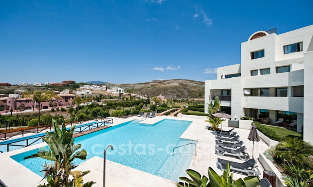 TEE 5 : Ruime moderne luxe eerstelijnsgolf appartementen met een prachtig golf- en zeezicht te koop in Marbella - Benahavis 24523