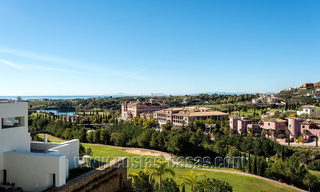 TEE 5 : Ruime moderne luxe eerstelijnsgolf appartementen met een prachtig golf- en zeezicht te koop in Marbella - Benahavis 24532 