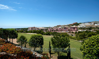 TEE 5 : Ruime moderne luxe eerstelijnsgolf appartementen met een prachtig golf- en zeezicht te koop in Marbella - Benahavis 24533 