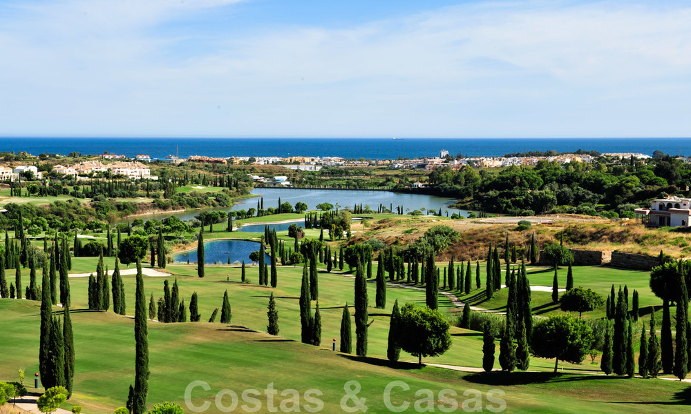 TEE 5 : Ruime moderne luxe eerstelijnsgolf appartementen met een prachtig golf- en zeezicht te koop in Marbella - Benahavis 24534