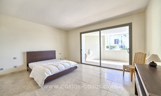 TEE 5 : Ruime moderne luxe eerstelijnsgolf appartementen met een prachtig golf- en zeezicht te koop in Marbella - Benahavis 24545 