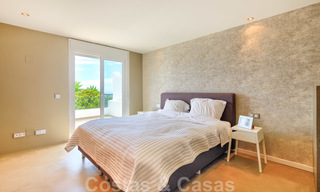 Gerenoveerd in eigentijdse stijl, duplex appartement te koop met zeezicht op de New Golden Mile tussen Marbella en Estepona 24726 