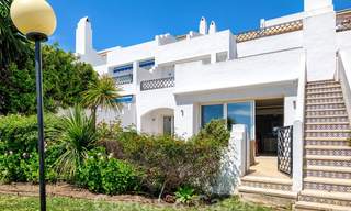 Gerenoveerd in eigentijdse stijl, duplex appartement te koop met zeezicht op de New Golden Mile tussen Marbella en Estepona 24734 