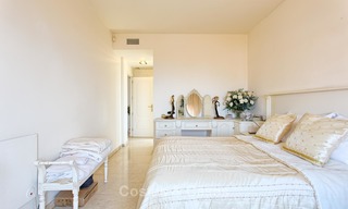 Penthouse appartement te koop in een eerstelijns strand complex in Estepona 24640 