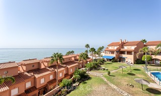 Penthouse appartement te koop in een eerstelijns strand complex in Estepona 24648 